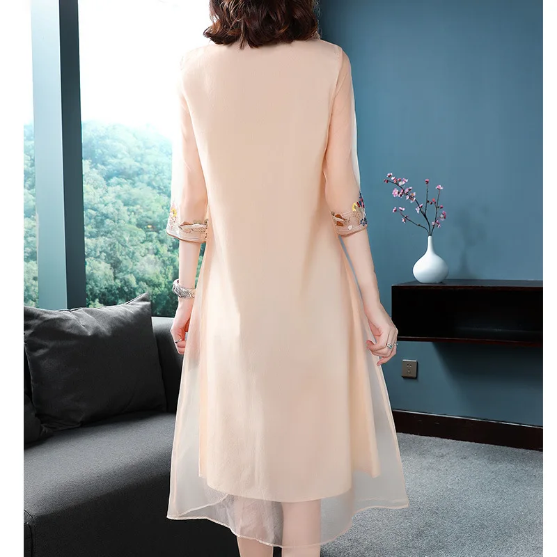 

Chinese style 2019 summer new women's embroidered collar collar buckle seven-point sleeve long dress