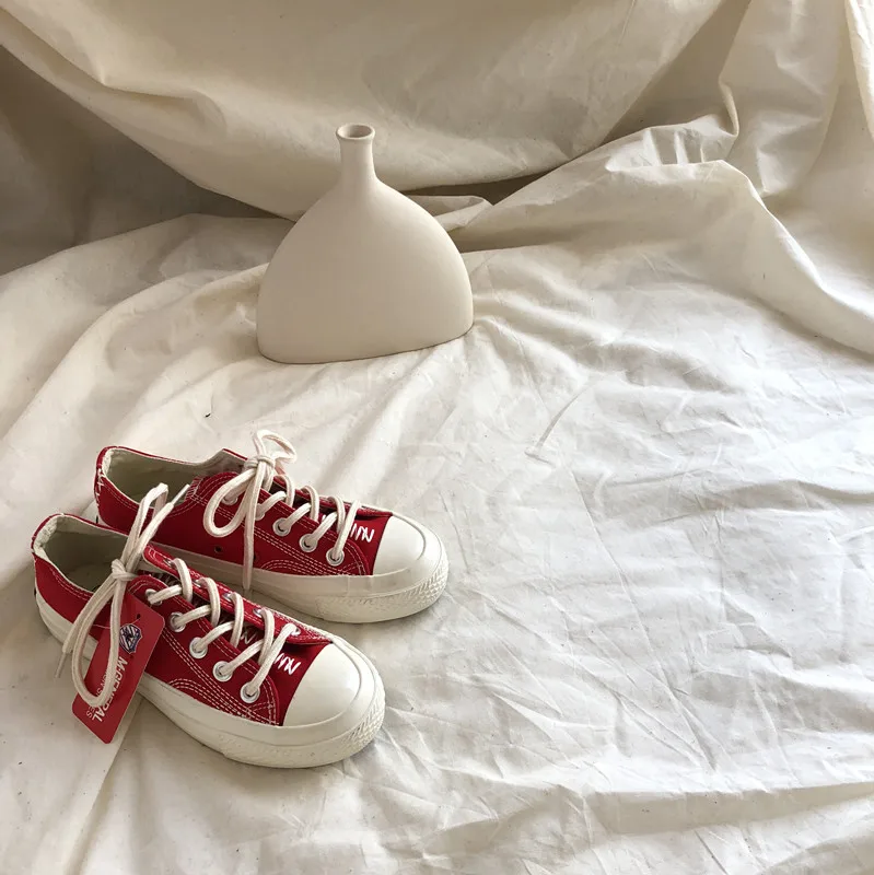 

Canvas Couple Shoes Solid Color Lace-up Flat Men White Casual Sneakers Outdoor Fashion Breathable Light Wide Male Footwear
