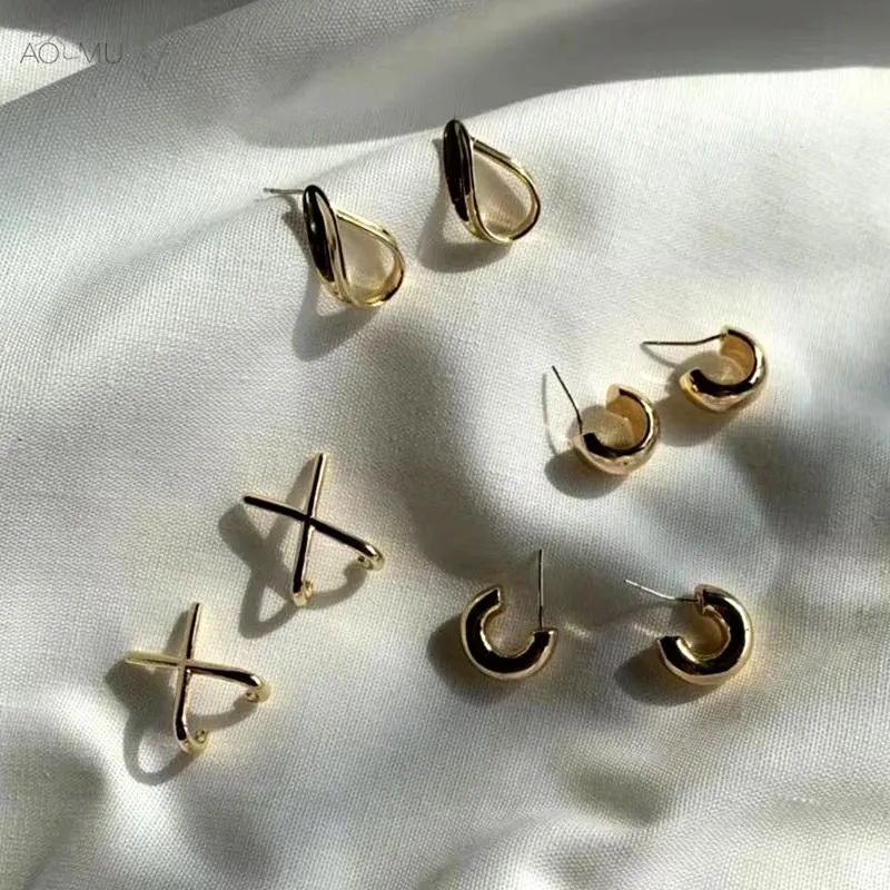 

AOMU Fashion Punk Metal Gold Irregular Geometric Star Triangle Circle Stud Earrings for Women Birthday Gifts Party Jewelry