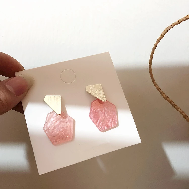 AOMU новые японские корейские дизайнерские милые геометрические неправильной формы акриловые розовые золотые металлические серьги-гвоздики для женщин вечерние ювелирные изделия
