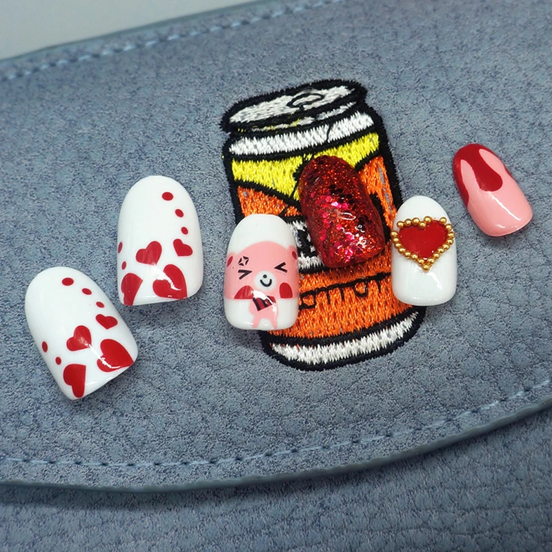 24 шт., накладные ногти с красными сердечками и смайликами, 3D блестящие металлические накладные ногти, полное покрытие, клей, искусственные губки, инструменты для маникюра