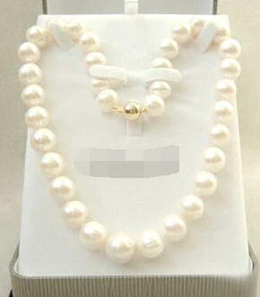 

Jewelr 004986 9-10 mm Genuine White Pearl 18KGP Ball Clasp Necklace