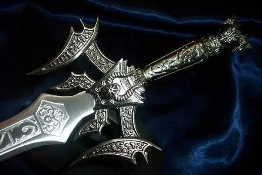 

S3505 GOD OF WAR I KRATOS CHAOS STEEL SWORD ENGRAVINGS SHINY BLADE W/ STAND 15"
