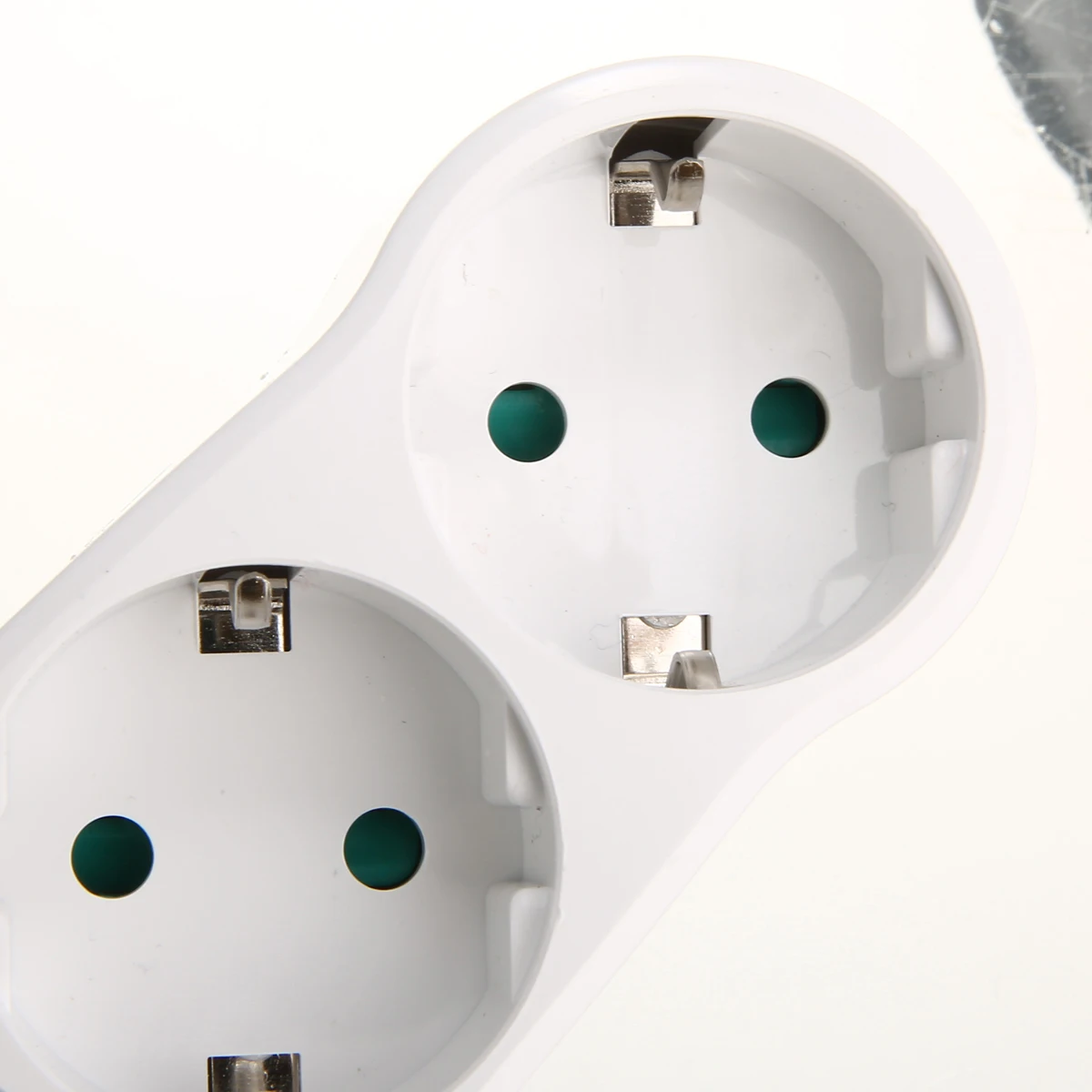 250V 16A EU Plug European Electric Adapter Multiple Outlet Extension Socket Home Electronics Charging White 3-way Plug Adapter