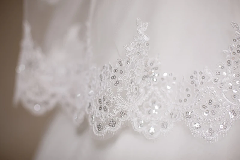 Veu de Noiva Free Shipping Short Tulle Bridal Veils Sparkle Sequin Lace Edge Appliqued Two Layers Cover Face Bride Wedding Veils