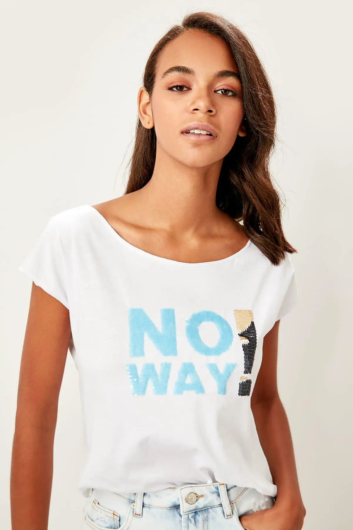 

Trendyol White Basic Sequin Knitted T Shirt TWOSS19TS0542