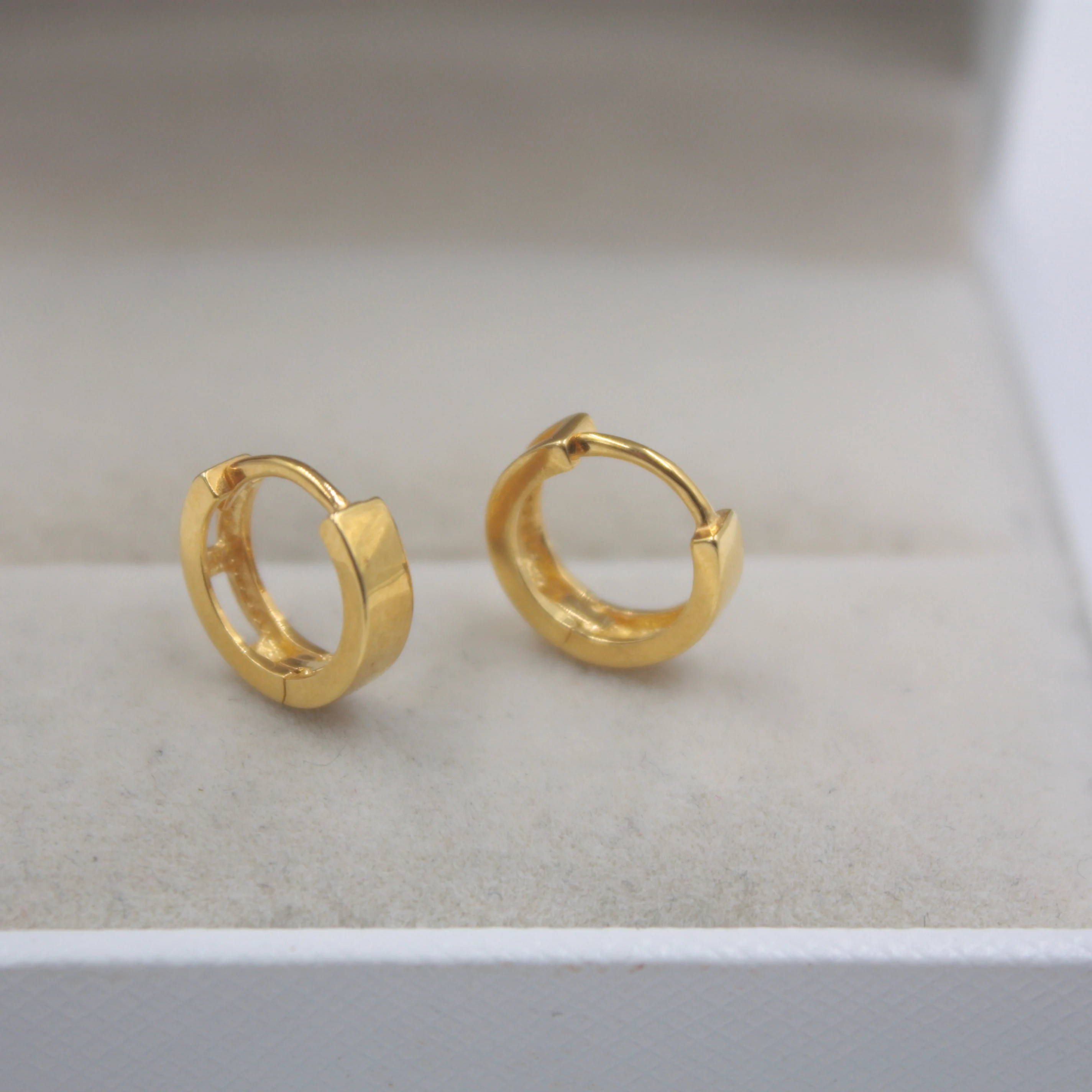 

NEW Pure 18K Yellow Gold Earrings Perfect Smooth Hollow Woman Lucky 10.5mmDia Hoop Earrings For Women Girl 1.5-1.8g Hot