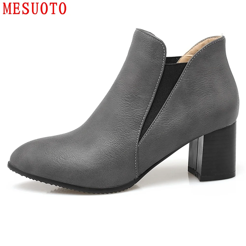 pointed heeled chelsea boots