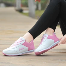 Golf ayakkabısı bayanlar spor rüzgar deri su geçirmez kaymaz çivi kadın ayakkabı Net düz vahşi Sneakers ayakkabı kadın nefes spor(China)