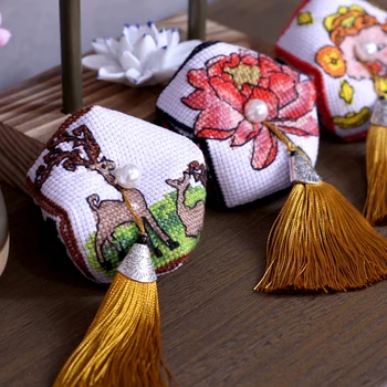

3pcs/set Pin Neddle Cushion White Fabric Biscornu Needlework DIY Kit For Embroidery Cotton Thread Set Counted Cross-Stitching