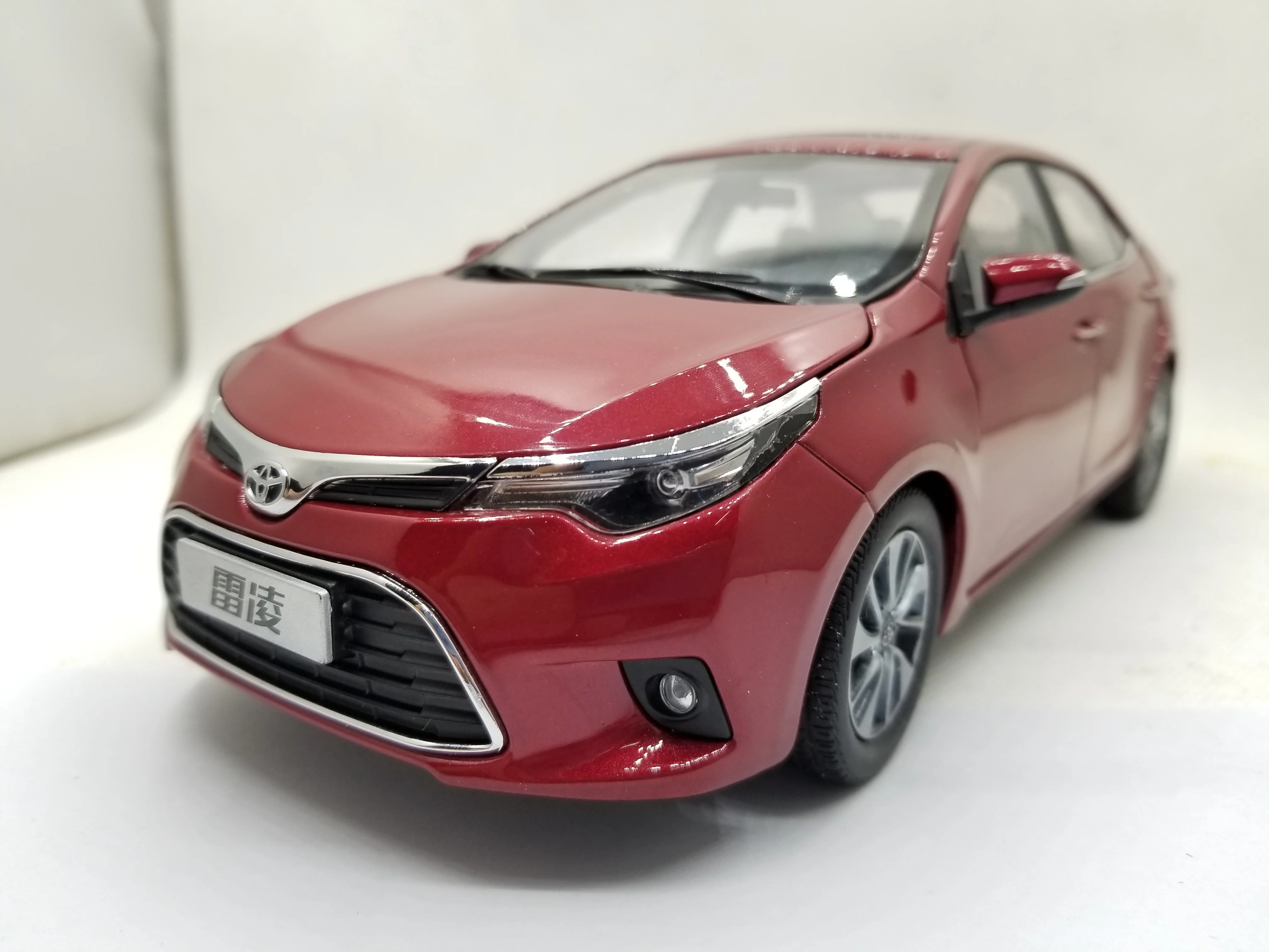 1:18 литья под давлением модели для Toyota Corolla levin фиолетовая Игрушечная машина из сплава миниатюрный коллекция подарки