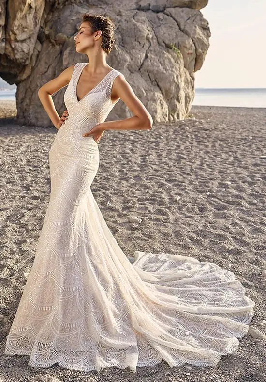 

2019 Sexy V neck sheath wedding dress long tail sleeveless bridal gown trumpet lace appliques zipper back slim style HA029