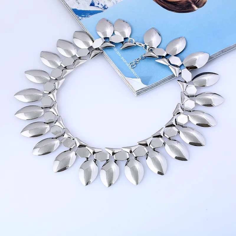LZHLQ металлическая текстура Глянцевый Лист колье ожерелье для женщин ювелирные изделия короткая цепочка на ключицы рок-стрит