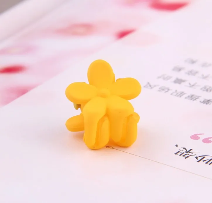 inSowni 10 Pack Plastic Flower Small Mini Hair Claw Clips Barrettes Accessories Hairgrips for Baby Girls Toddlers Kids Children - Цвет: Yellow