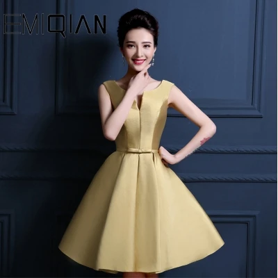 Sexy Lace Up Closure Satin Graduation Party Gowns Short Prom Dresses