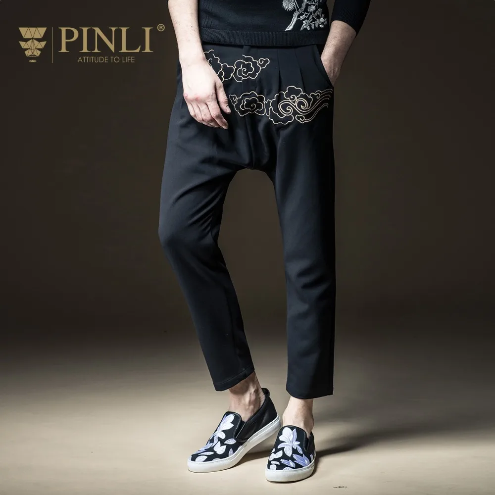 Бесплатная доставка Новая мода мужской Slim 2018 Весна Харлан вышивкой повседневные Черные узкие длинные штаны; брюки B173317224