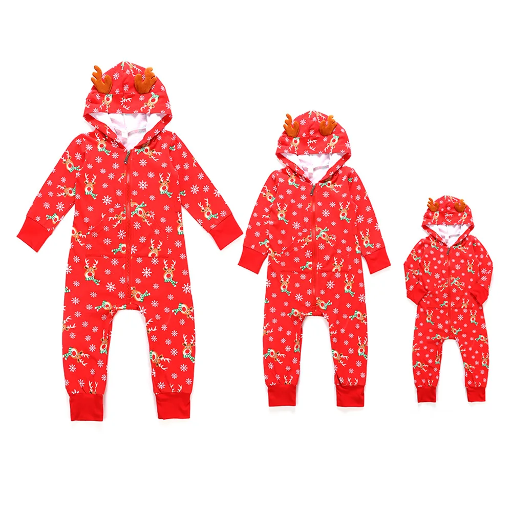 Комплект одинаковых рождественских пижам для всей семьи; комбинезон для женщин, мужчин и детей; Красная рождественская одежда для сна с принтом; одежда для сна на молнии с капюшоном