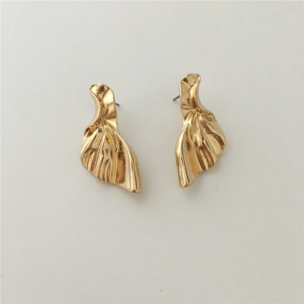 

FASHION JEWELRY GOLD COLOR FAN SHAPE SCULPTURE STUD EARRINGS FOR WOMEN GIRL