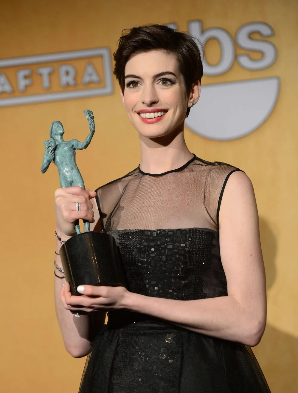 Anne-Hathaway-at-2013-Screen-Actors-Guild-Awards-07