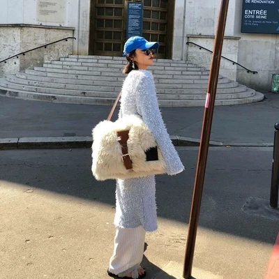 

2017 New Famous Brand Bucket Luxury Handbags Fur Ball Shoulder Bag Ladies Hand Bags Cute Women Bags Designer Women's Handbags