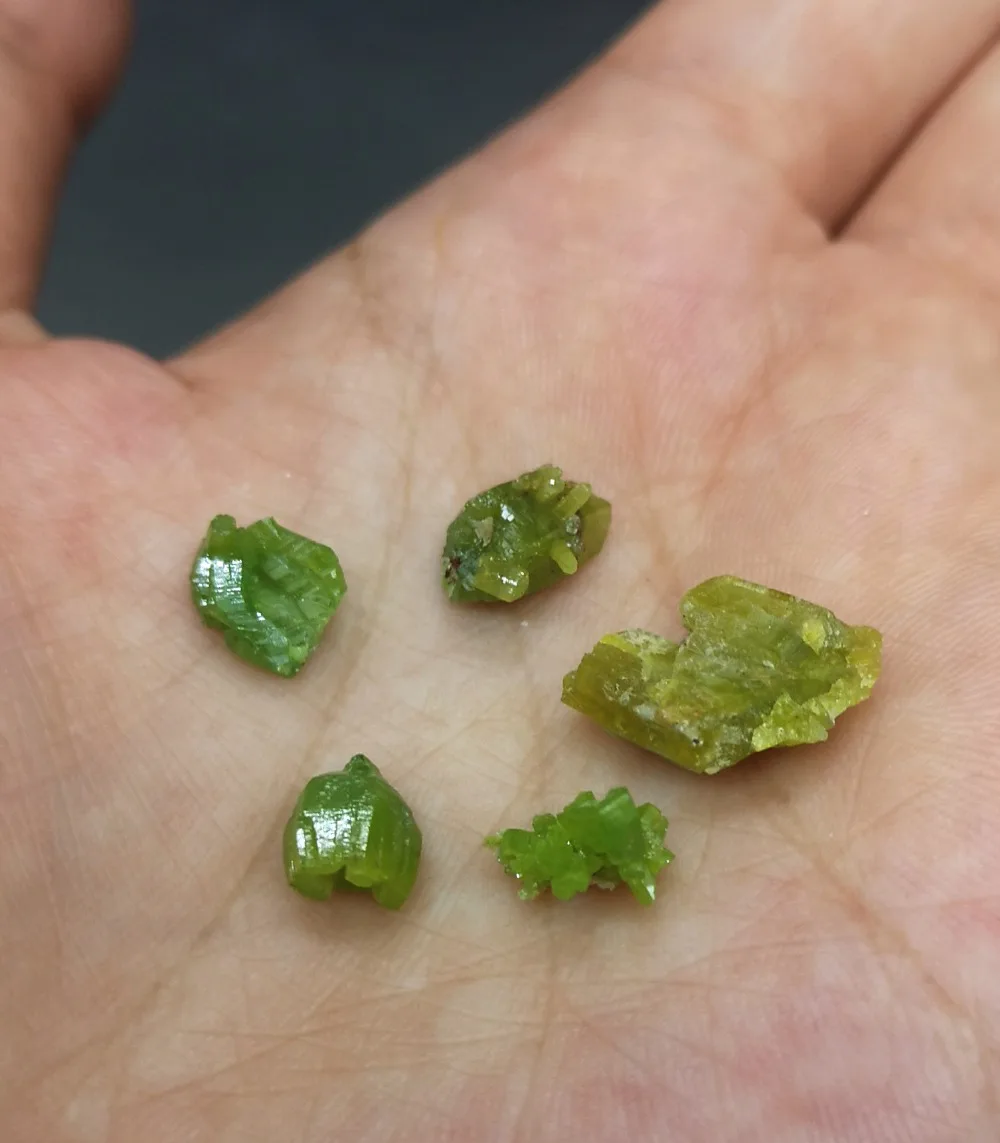 Five Natural stones and crystals natural Pyromorphite mineral specimen collection gemstones quartz from China