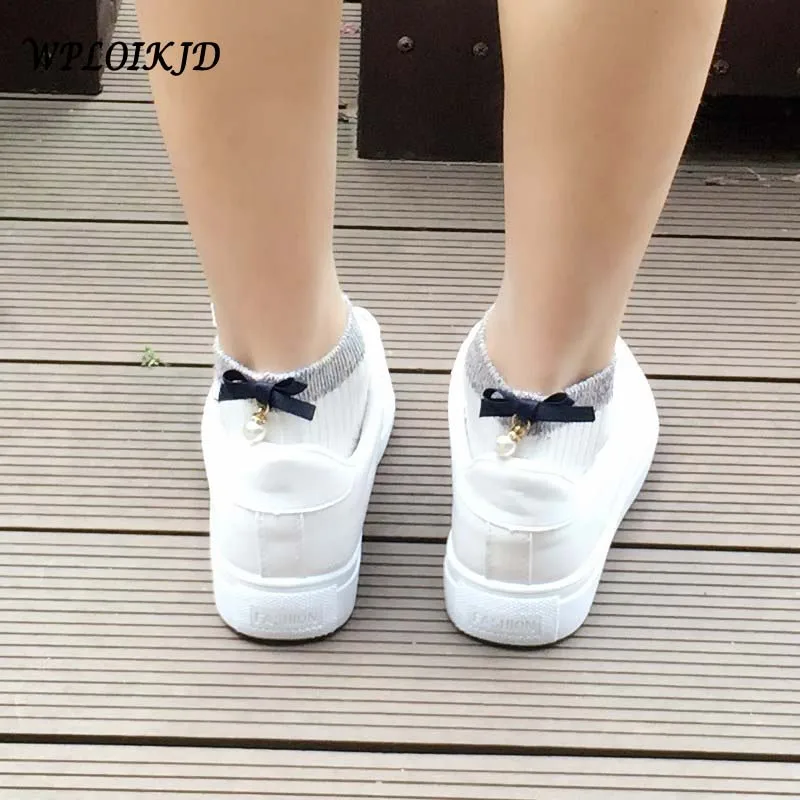 

[WPLOIKJD]Pure Color Cotton Fashion Kawaii Pearl Bow Tie Socks Women College Style 6 Colors Funny Socks Calcetines Mujer