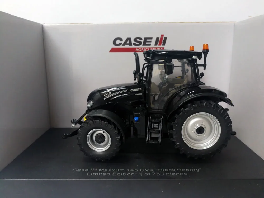 

UH5380 1:32 CASE IH MAXXUM 145 TRACTOR BLACK BEAUTY Without Original Box