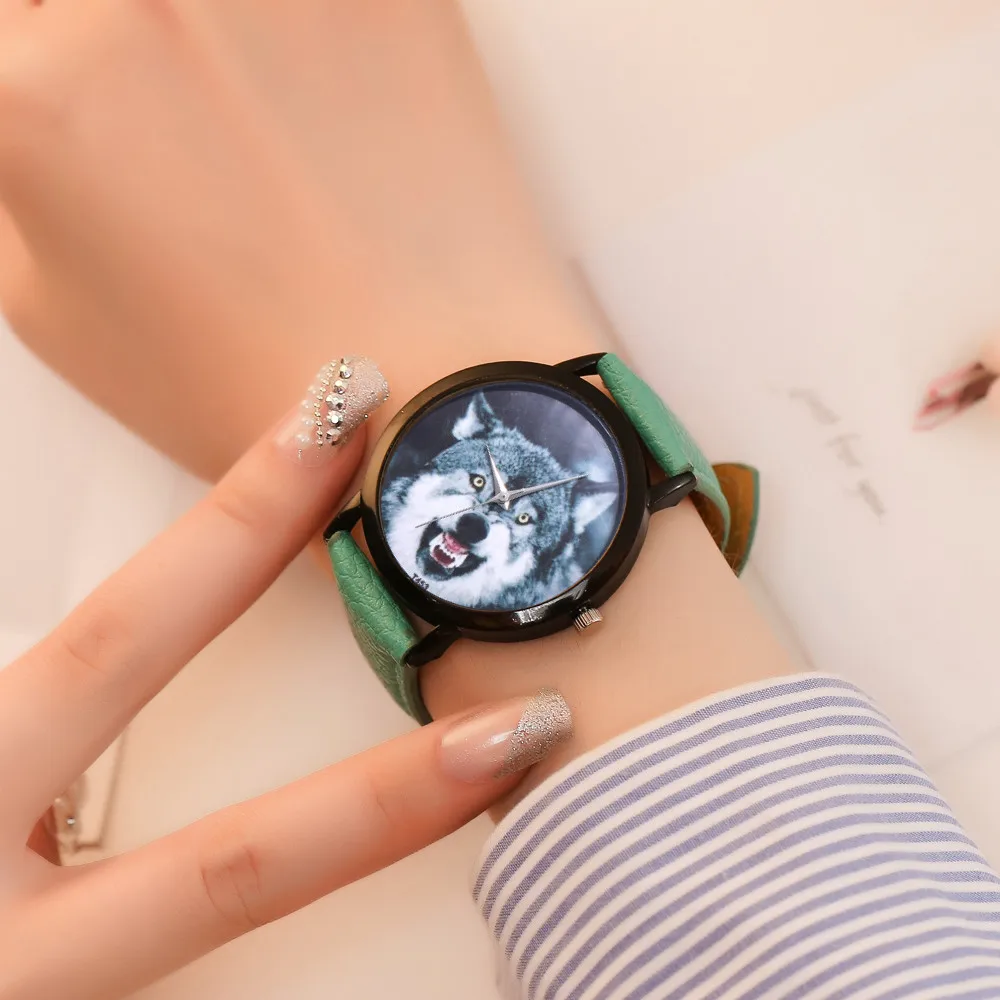 Multi-colored strap wolf pattern dial Stylish Classic Watch For Fashion Casual Women with PU Leather Strap Analog Quartz 