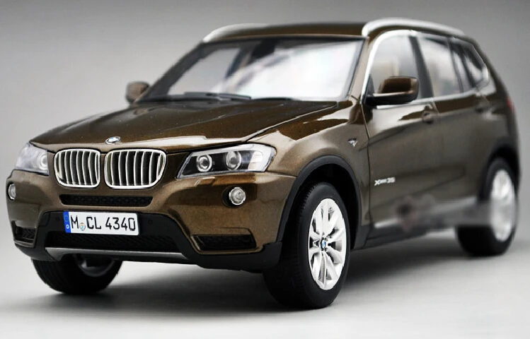 

Brown New 1/18 X3 SUV Diecast Model Car Chinese Model 3 Colors Available Miniature Luxury Cars