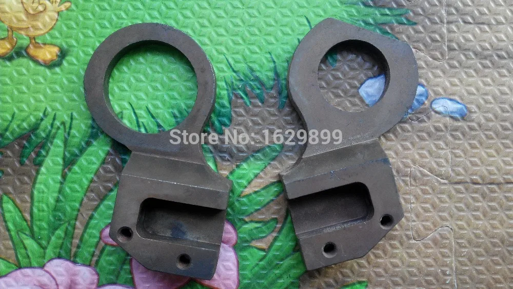 1 set intermediate roller bracket dampening support for Heidelberg printing machine DS 71.010.308 OS 71.010.310 1 set intermediate roller bracket dampening support for Heidelberg printing machine DS 71.010.308 OS 71.010.310