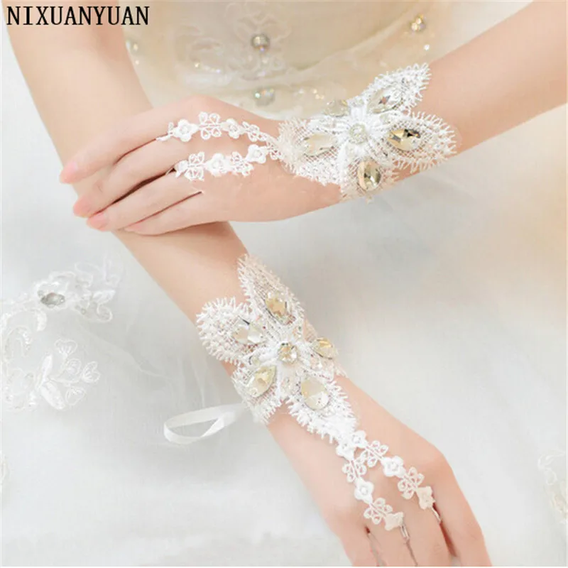 Hot-Sale-Fingerless-Wedding-Gloves-2017-New-Short-Bridal-Glove-with-Beads-Wedding-Dress-Elegant-White.jpg_640x640
