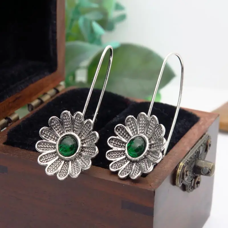 

Tisonliz Vintage Flower Green Crystal Long Drop Earrings For Women Female Dangle Earrings Retro Party Jewelry Gift Drop Shipping