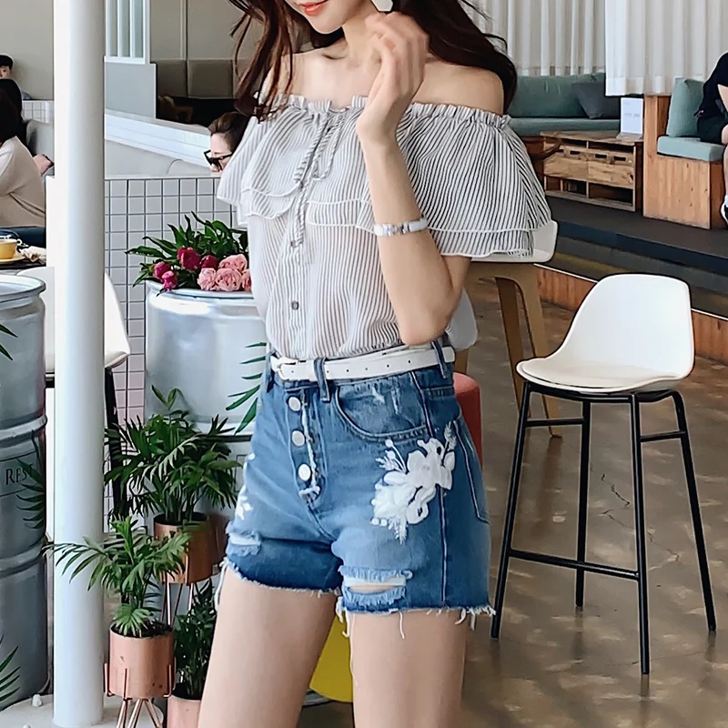 

Dabuwawa Women's Fashion Embroidered Floral Denim Shorts 2019 New Causal Shredded Shorts D18BSP028