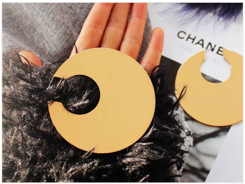 Gold-Earrings_03