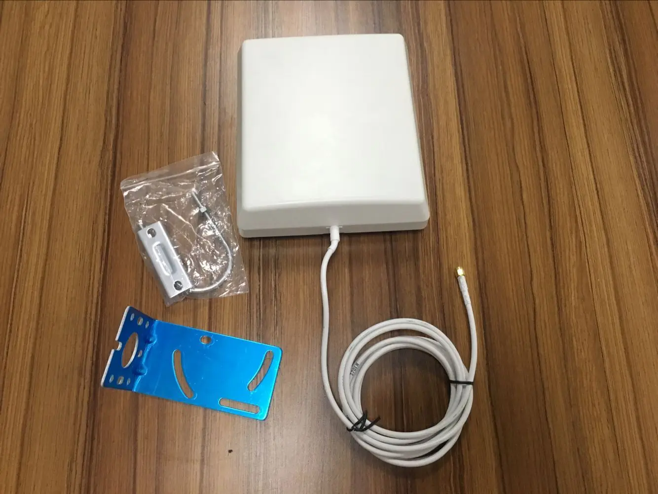 OSHINVOY 433MHz patch antenna 433M SMA panel antenna outdoor 433M data transmitting patch antenna 1 OSHINVOY 433MHz patch antenna 433M SMA panel antenna outdoor 433M data transmitting patch antenna 3