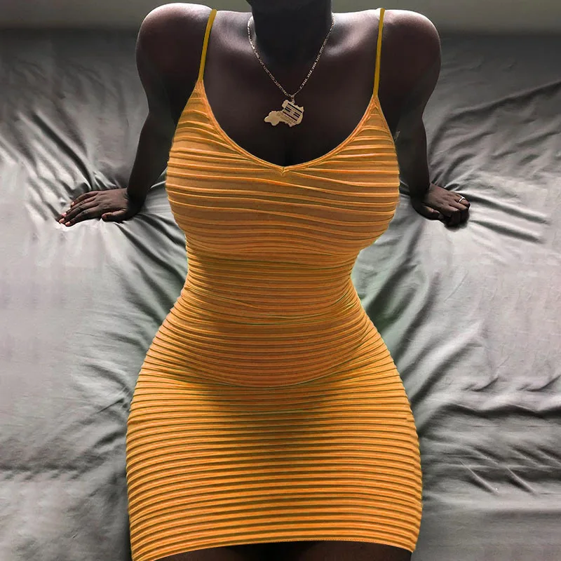 BOOFEENAA النيون السباغيتي حزام Ruched و ضمادة اللباس 2019 مثير ملابس حريمي V الرقبة البسيطة Bodycon اللباس النادي حزب فساتين C34-I76