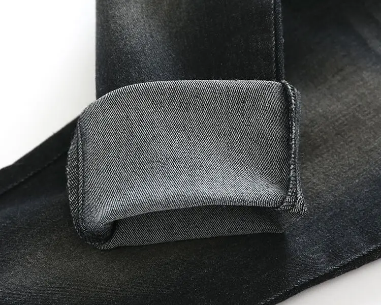 4092485932_2068599042