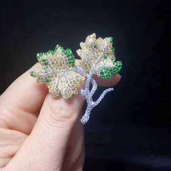 

Qi Xuan_Fashion Brooches_Maple Brooch Women's Sweater Atmosphere S925 Silver Plated Yellow Gold Hand-set Zircon Simple