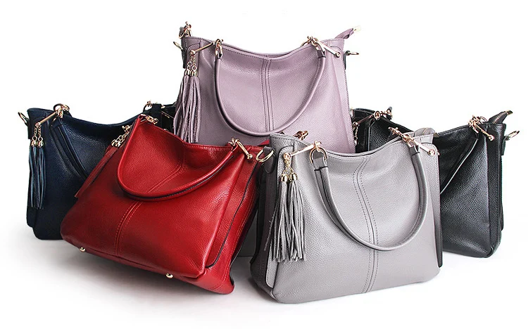 Барсетка внутри. Tods bag ss22. Сон кожаная сумка. Сумка transformers. Кожгалантерея сумки реклама.