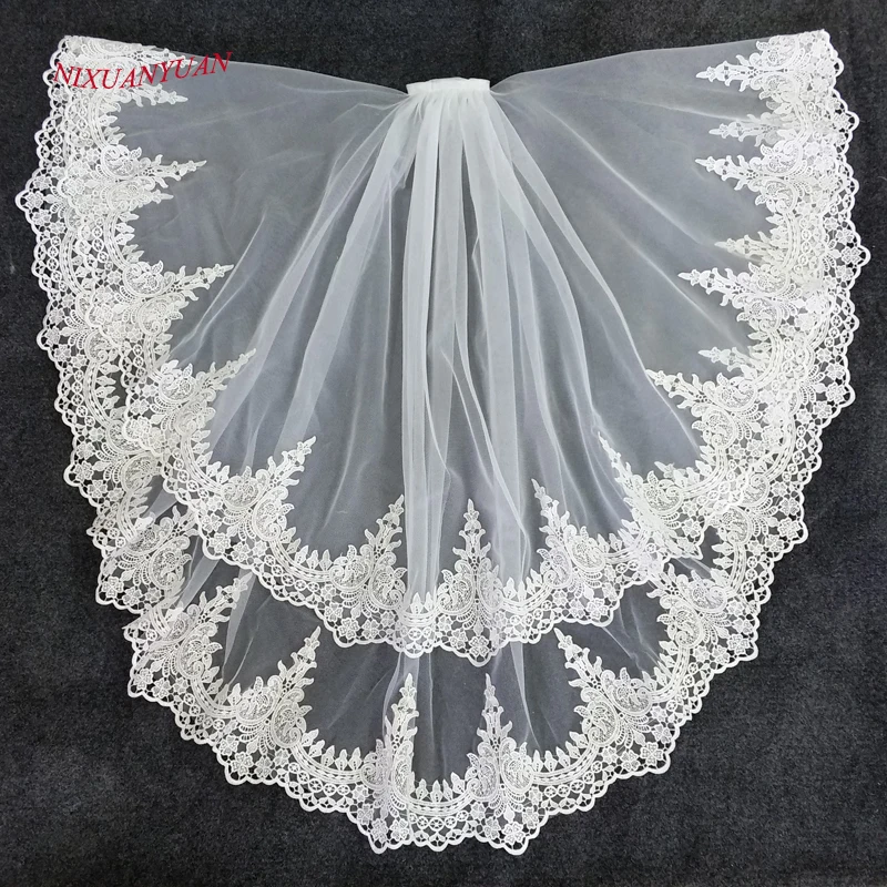 Online NIXUANYUAN 2017 gran oferta dos capas tul blanco marfil velo de encaje de novia borde barato corto velos de boda veu de noiva longo en Stock