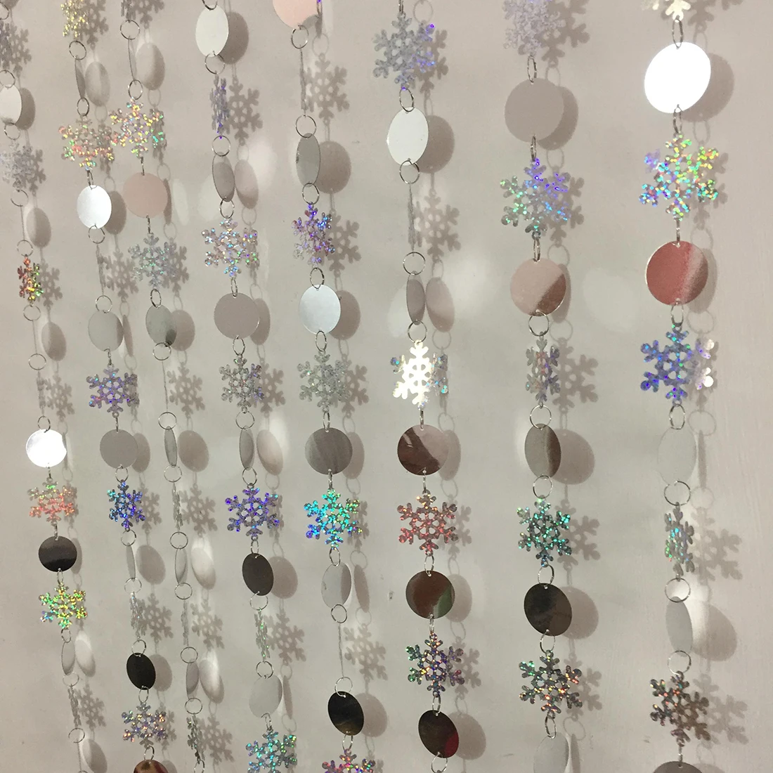 

1PC 1M Curtain Sparkling Sequins Hangings Snowflake Christmas Decorative Party Ornaments Party Decoration for Home