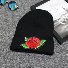 Newly Women Men Winter Beanie Hats Romantic Flower Rose Embroidery Lovers Skullie Beanie Elastic Acylic Knitted Beanie Cap