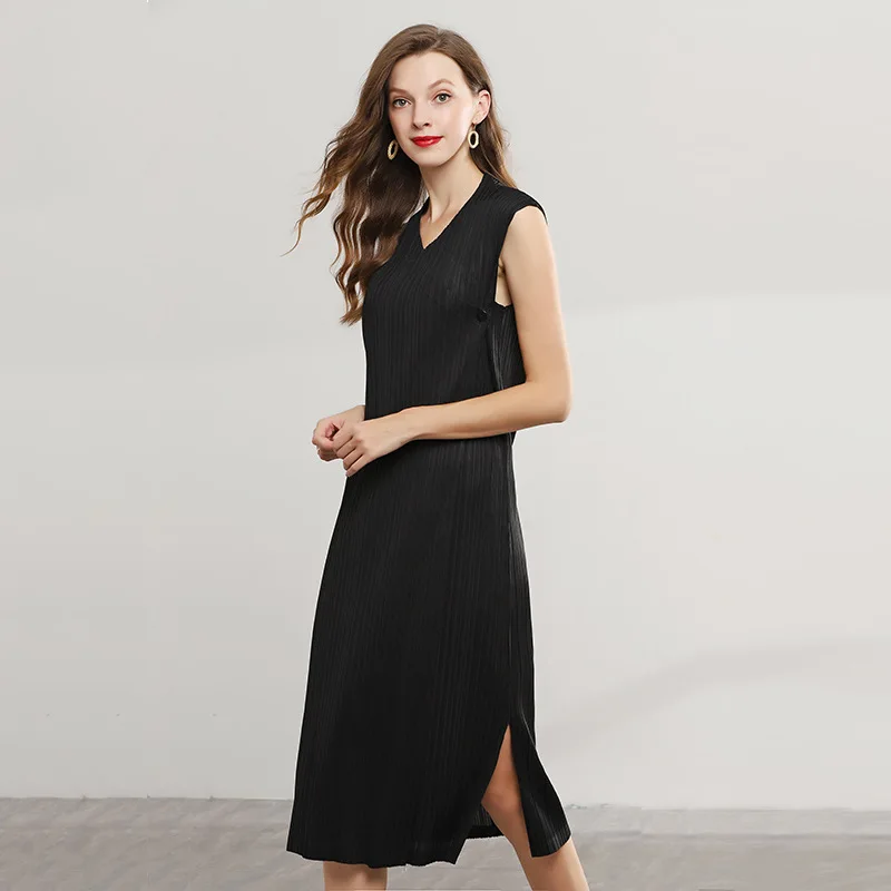 

Plus Size Dress 2019 Women's Summer V-Neck Sleeveless Solid Color Big Stretch Miyake Pleats Split Casual Dress Midi