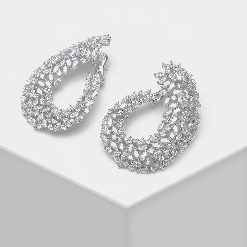 

Local focal Exquisite leaf hollow-out design with super shiny fashion drop earrings