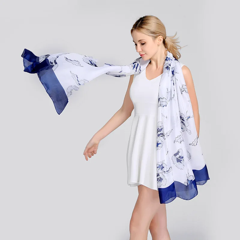 Scarf and women over 50 summer 2018 Scarf and women over 50 summer 2018