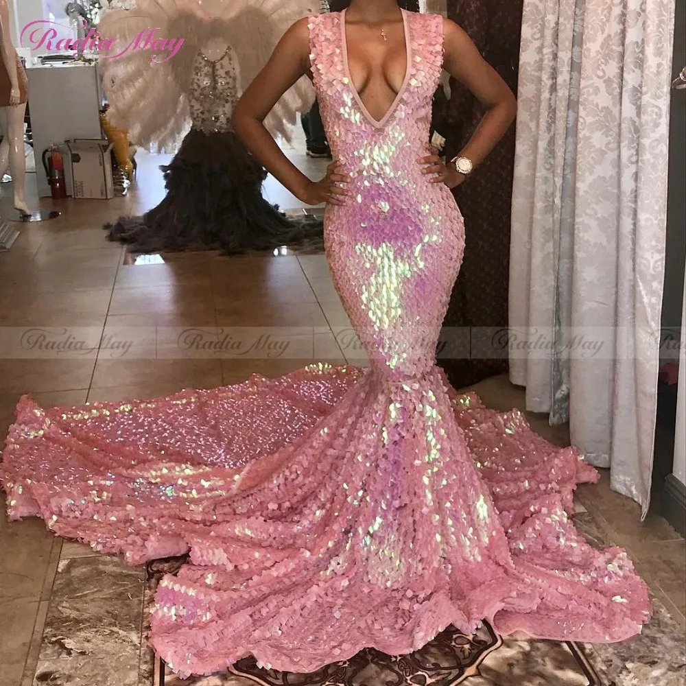 

Luxury Chapel Train Sequined Mermaid Long Pink Prom Dresses for Black Girl Sexy V-Neck Backless African Women Evening Party Gown