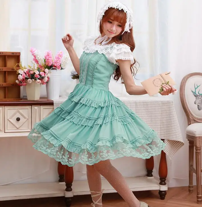 Résultat de recherche d'images pour "lolita robe verte dentelle blanche"