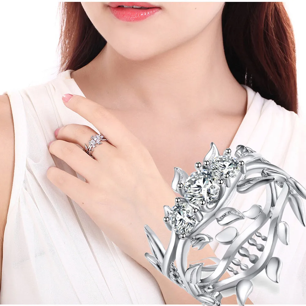 

Fashion Charm Alloy Crystal Silver Finger Rings for Women Girl Party Classic Flowers Blue Zircon Middle Ring Jewelry Gift F718