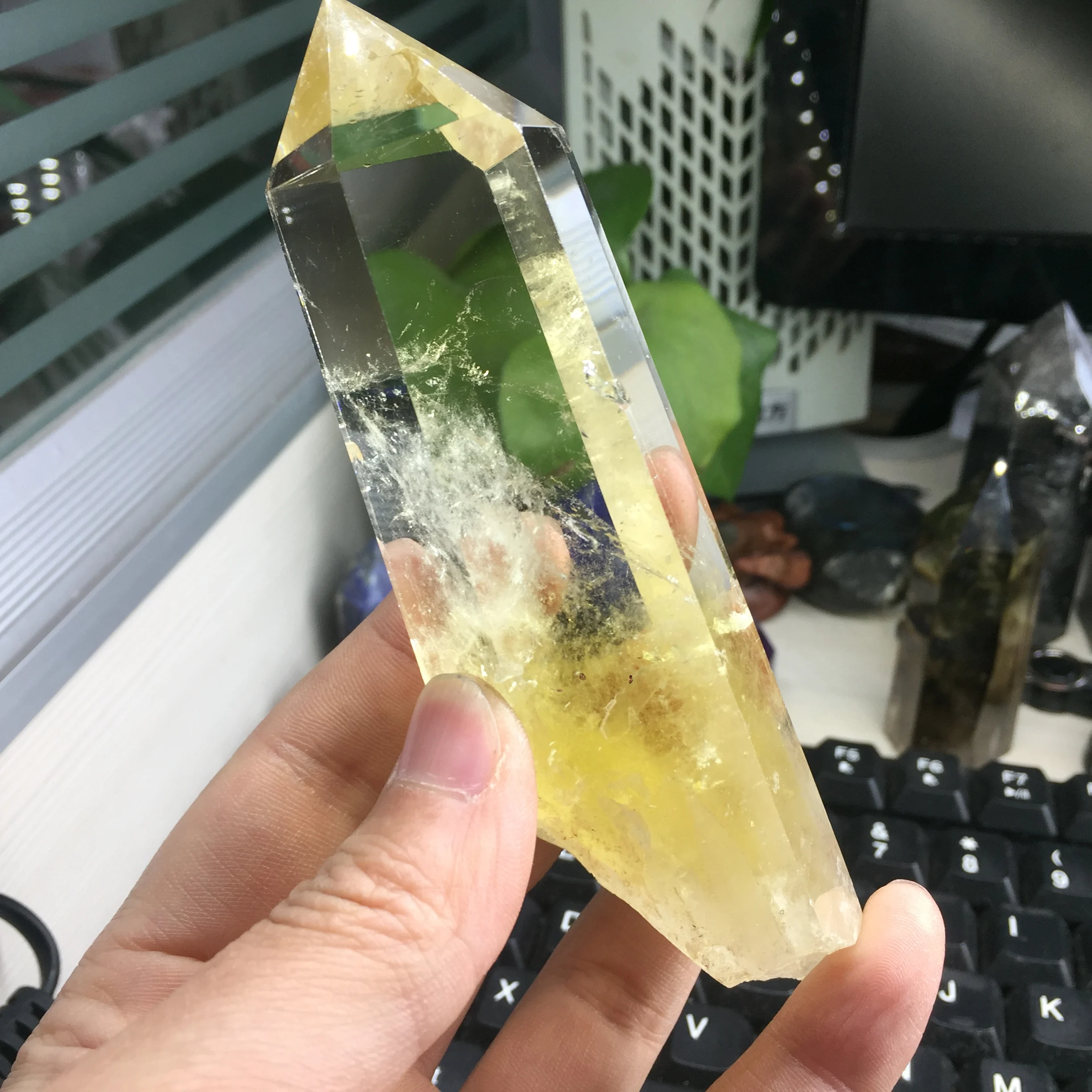 

1 Piece NATURAL CLEAR CITRINE QUARTZ CRYSTAL WAND POINT HEALING STONE 214g MAGIC CRYSTAL WAND #BH948