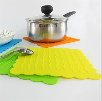 

2018 Free shipping 100 pcs wavy edge silicone placemats insulation pad restaurant eat mat no-slip high temperature resistance